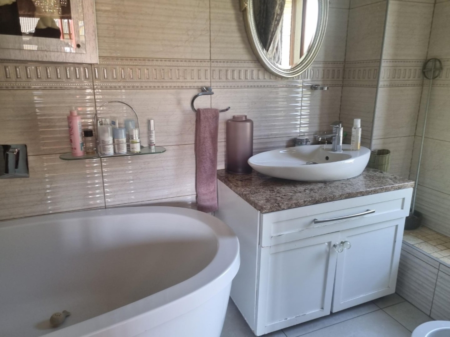 To Let 2 Bedroom Property for Rent in Melodie North West